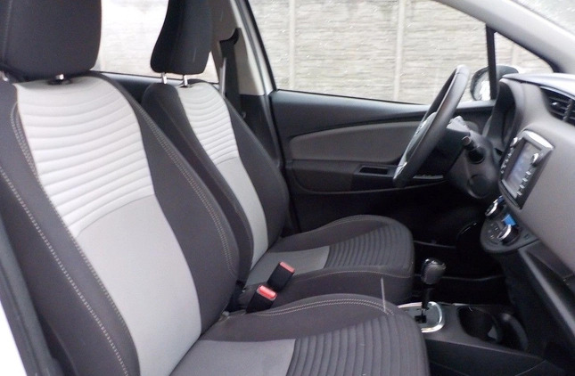 Toyota Yaris cena 34900 przebieg: 30137, rok produkcji 2018 z Ożarów Mazowiecki małe 326